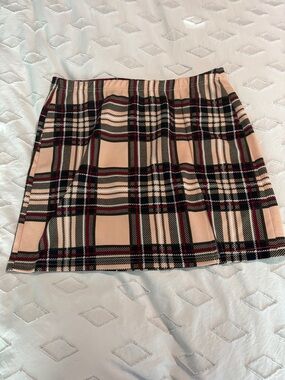 Plaid skirt with slit